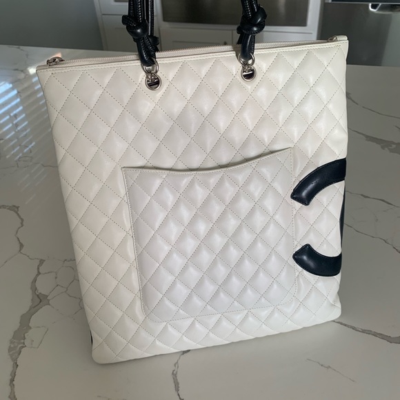 Chanel Cambon Handbag in white - Picture 4 of 9